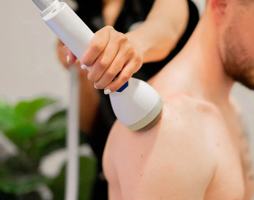 Image of doctor using Stemwave on patient